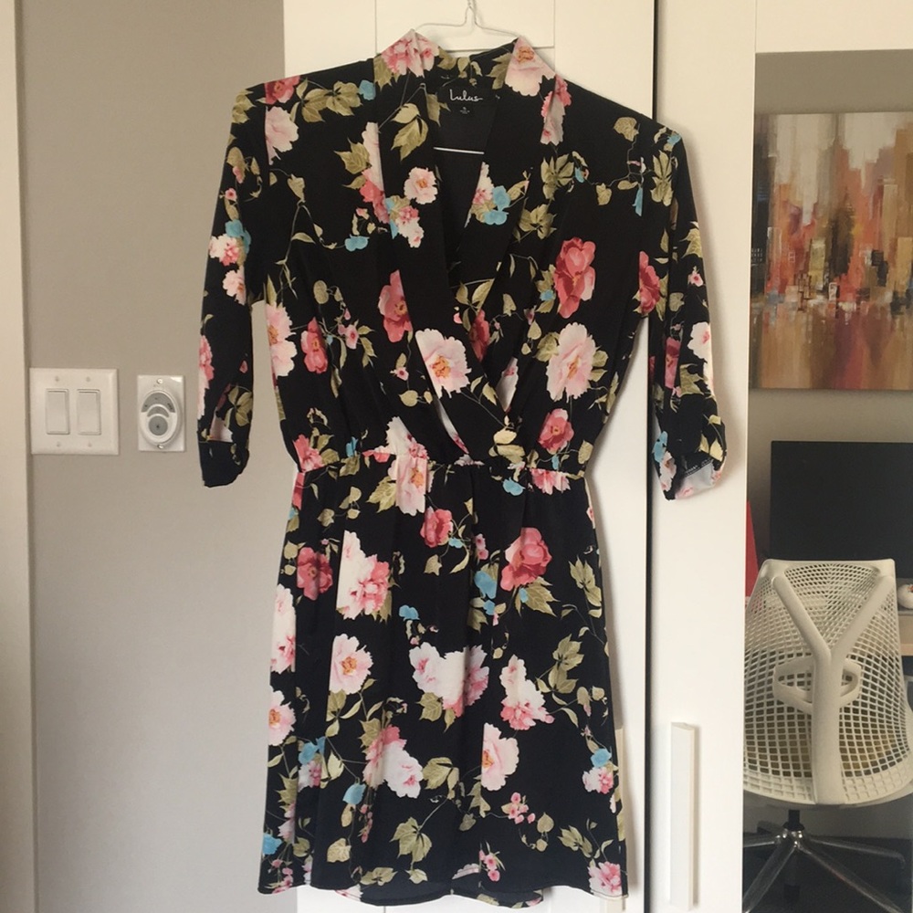 NWOT Lulu’s floral wrap dress